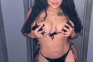 Hello, I’m looking for new friends 🥰🥰😘 - Image 1