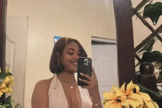 sexy brunette available - Image 2