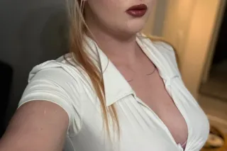 Thickest white girl in town - Image 6