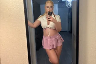 Thickest white girl in town - Image 9