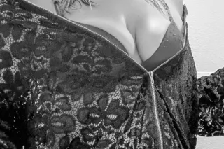 ✨Girl Next Door 🥳 - 36 - Image 1