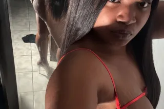 sexy women looking for generous man - Image 4