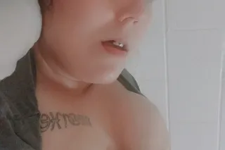 TRAVELING MILF - Image 1