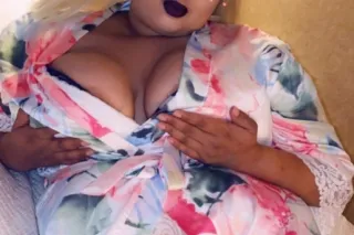 let me be your Little Caesars I'm hot 🔥🥵 and ready baby 😜😝👅😋🍑💦🫨 - Image 3