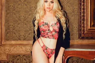 NEW IN TOWN come see me luv - Image 1