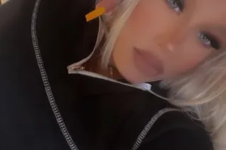 sexy blondie next door!! 🍑🤤 - ... - Image 3