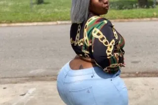 ZOE BEEN IN HER BAG 🤤 - 35 - Image 1