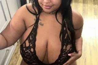 sexy bustyyyy babe - Image 5