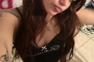 emo cute girl looking to have fun💦 - Image 2