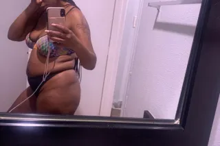 LOOKING FOR GUYS TO GET THIS PUSSY WET💦 - Image 4