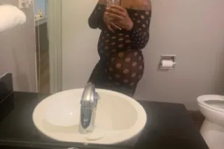 LOOKING FOR GUYS TO GET THIS PUSSY WET💦 - Image 1