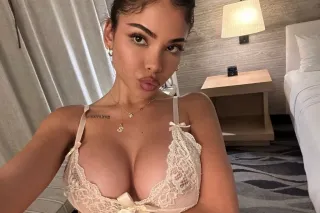 Sweet Spicy 🔥 Christina 😋 - Image 3