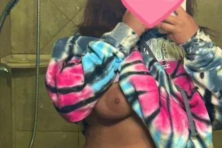 Cum and play with me daddy 💦🍑 ... - Image 1