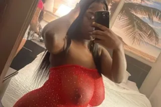 ask about the other girl 🤭😍 lets party 😜✅ - Image 2