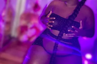 Super wet, juicy ass dominican BABY - Image 1