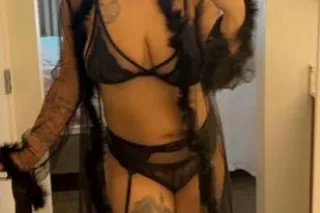 DANI AMOUR!!!✨A DRIZZLE OF THIS BUSTY CARAMEL TREAT WILL HAVE U COMING BACK FOR MORE!! ☺💕👑 - Image 4