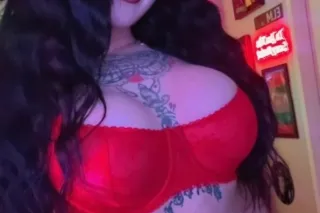 sexy tattooed goddess - Image 7