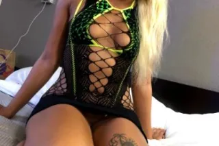 HI BABY IN TOWN LETS HANGOUT - Image 1