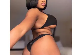 Busty Exotic Squirter💦ASS SMOT... - Image 2