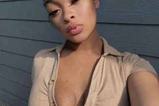 the prettiest WHATSAPP 213-4 5... - Image 1