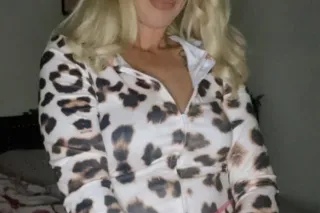 😘😍😝yes im available , outcall ... - Image 2