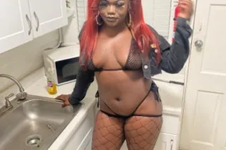 pretty and thick 👅🥇 carplay an... - Image 1