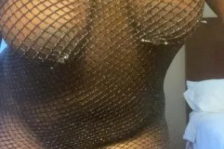 New to town catch me before i ... - Image 3