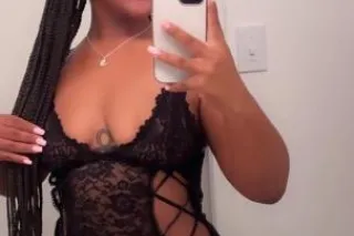 THICK, and Juicy 💦Country Girl 😘 - Image 1
