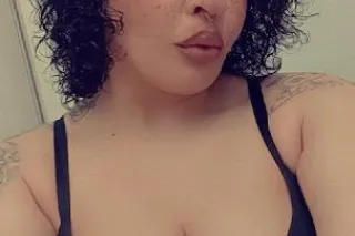 the sexiest in town🤞🏽🤞🏽🤞🏽🤞🏽🤞🏽🤞... - Image 1