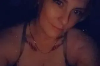 🙈 “Queen Bee: The Sensational ... - Image 4