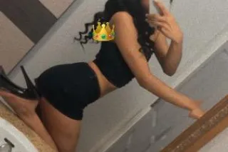 Pretty Petite Princess😍Bubble Butt 🫧Clean Classy🧼🥂Cum Have Fun With Princess😊 - Image 7