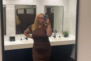 come see this sexy snow bunny🤩... - Image 1