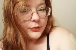 Thick sexy redhead with🔥pussy🔥... - Image 1