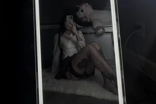Little Girl🤭 - Image 2
