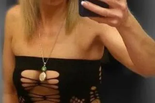 **NEW**Mouth-watering blonde ready to quench your thirst - Image 10