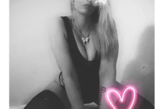 **NEW**Mouth-watering blonde r... - Image 3