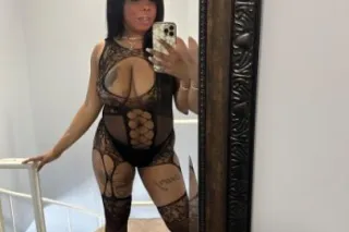 🤩 Indulge in an UNFORGETTABLE EXPERIENCE!! 🤩 Busty & Flirty babee - Image 1