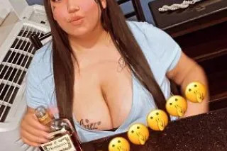 Sexy latina Looking for fun pl... - Image 3