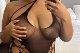 SEXY YELLAAA💋😘‼ NEW IN TOWNN -... - Image 2