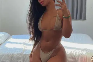 beautiful latina with great bo... - Image 3