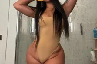 beautiful latina with great bo... - Image 1