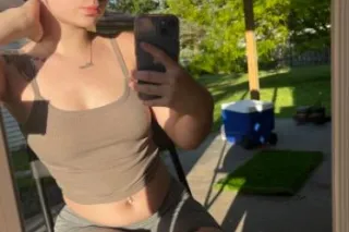 Hello my name is scarlette ren... - Image 4