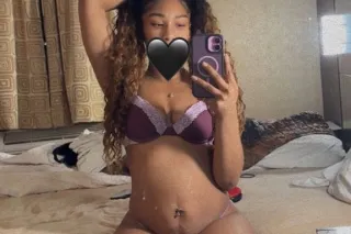 BROOKLYN/QUEENS /OUTCALLS ONLY!!!!! MUST BOOK UBER /LYFT.NEW IN TOWN 🍒😍 Your New Favorite 🥵🍭SWEET & SEXY Goddess Come dive in this caramel pussy 😍 - Image 4