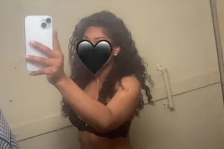 BROOKLYN/QUEENS /OUTCALLS ONLY!!!!! MUST BOOK UBER /LYFT.NEW IN TOWN 🍒😍 Your New Favorite 🥵🍭SWEET & SEXY Goddess Come dive in this caramel pussy 😍 - Image 1