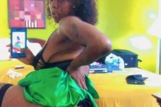 Peach wet pussy for play🔥🔥🔥😈🔥🔥🔥Young milfy sexy and intelligent !Cum give the head doctor a visit - Image 9