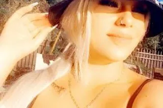 sexy blondie next door!! 🍑🤤 - ... - Image 1