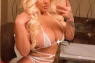 New bootylicious Latina in tow... - Image 4