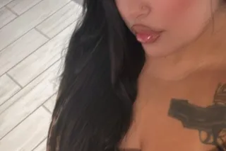 sexy girl next door 😋 - Image 1