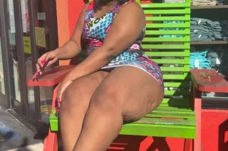 QV60 until 10pm😍COME SMACK THI... - Image 4
