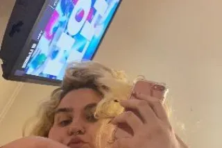 pretty PINK PHAT WET grippy pussy 😝🥰 - Image 1